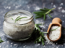 3 maneiras de substituir o sal nas receitas: confira