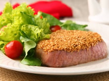 Atum com crosta de semente de linhaça