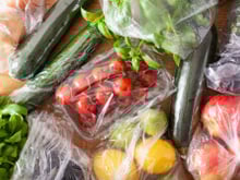 Pode guardar legumes em sacos plásticos?