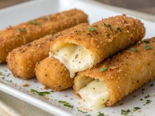 Palitos de mussarela empanados