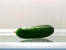 Para que serve guardar o pepino na geladeira junto com uma colher? Essa dica curiosa tem uma explicação simples