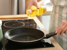 Nem soja, nem girassol: o óleo vegetal antigo e barato que substitui o azeite, mas pouca gente conhece ou sabe dos seus benefícios