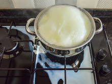 NUNCA MAIS deixe a panela transbordar: confira o truque mágico que impede desperdício de comida