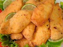 Peixe empanado com fubá