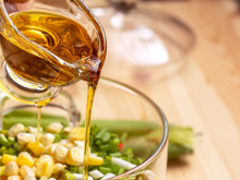 Nem óleo de girassol, nem azeite de oliva: esse tipo de óleo pouco conhecido que faz bem ao coração, fígado e rins