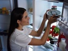 Geladeira organizada de verdade: kit com 6 cestos ajuda a separar frutas, verduras e alimentos por menos de R$ 70