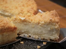 Torta cremosa com farofa crocante