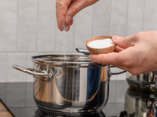 Água com sal ferve mais rápido? Descubra se esse truque de cozinha é mito ou verdade
