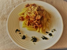 Penne com ragu de linguiça