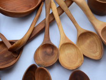 Por que as pessoas estão jogando as suas colheres de cozinha de madeira no lixo?