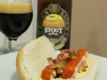 Cachorro quente bêbado com molho philadelphia