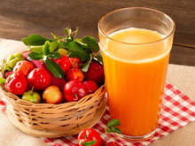 “Cientificamente comprovado”: o suco de acerola possui mais vitamina C que a laranja, diminui o colesterol e ajuda a emagrecer