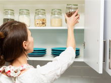 Como ganhar espaço na cozinha: confira dicas práticas