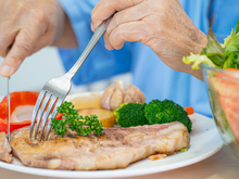 Silvio Garattini, oncologista (97 anos): "O que importa é comer pouco, mesmo que seja cinco vezes ao dia. O que importa é o total."