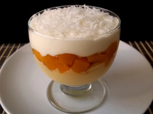 Experimentou já era! Essa sobremesa de pêssego é paixão na certa e você vai querer comer toda semana