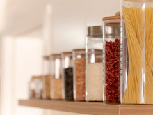 Organizou, ganhou espaço, kit de potes herméticos e assadeiras em oferta no 2.2