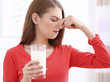 Como saber se o leite azedou? Nutricionista dá conselho CERTEIRO!