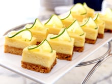 Sou padeiro e garanto: "Essa delícia de limão sem forno é o bolo mais fácil do mundo para fazer em casa"