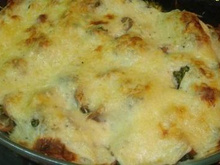 Brócolis com batata e pernil suíno gratinado