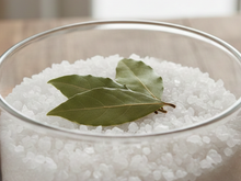 Coloque sal e três folhas de louro em cada cômodo e observe como o problema que afeta cada residência desaparece