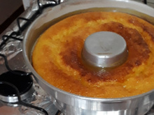 Bolo de milharina cremoso com laranja