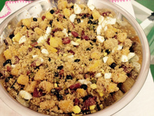 Chester e farofa com pêssegos