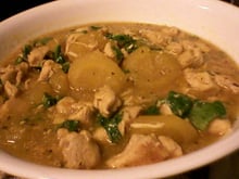 Frango com mandioquinha e rúcula