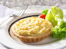 Miniquiche de alho poró e bacalhau