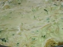 Macarrão acompanhado de um molho delicioso