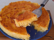 Fiz um bolo de mandioca sem farinha e sem leite e ficou uma delícia: receita fácil e desmancha na boca