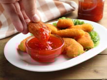 Nuggets de frango na airfryer: aprenda a fazer a versão menos processada do clássico das fast food para comer a vontade