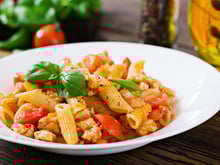 Quem disse que não dá para colocar macarrão na dieta? Basta seguir essas dicas para deixá-lo mais nutritivo e garantir mais saciedade!