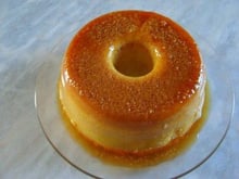 Pudim de leite com coco