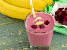 Vitamina de banana com beterraba para ganhar energia: os benefícios e como fazer esse suco cremoso de um jeito delicioso