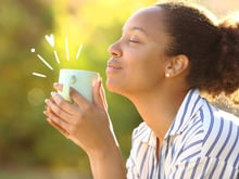 O chá que controla a diabetes, reduz inchaço e até trata infecções urinárias