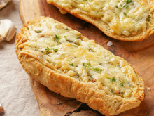 Esse é o pão de alho mais perfeito do mundo: seu churrasco de domingo não pode ficar sem essa receita!