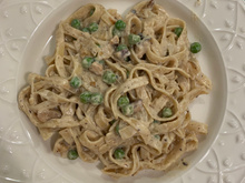 Molho branco com bacon e ervilhas