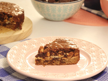 Bolo brownie com cookie