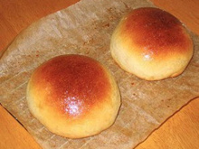 Pão de batata recheado com requeijão