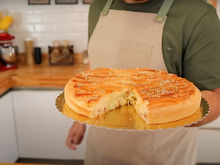Torta salgada com massa fofinha é a receita que faço para os encontros de fim de ano: receita fácil e todo mundo adora!