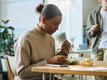 David Sinclair, especialista em longevidade de Harvard: "Comer devagar e estar apenas 60% satisfeito pode ser a chave para uma vida mais longa e saudável"