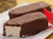 5 receitas de picolé caseiro para se refrescar com as crianças em casa