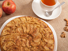 Torta de Maçã que aprendi com um mestre confeiteiro: receita fácil é uma sobremesa incrivelmente macia e perfumada