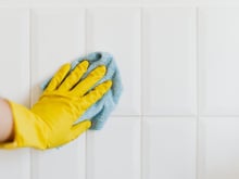 Especialistas em limpeza doméstica explicam por que usar amaciante de roupas nas paredes pode ser a chave para refrescar um ambiente
