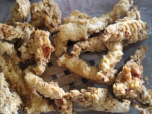 Iscas de frango com molhos da família Roloff