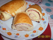 Pãezinhos de mandioquinha enroladinhos recheados