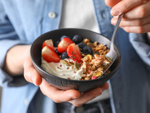 Eu como o mesmo café da manhã rico em proteína e fibras todos os dias: fica pronto em 2 minutos e não enjoa