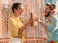 Carnaval sem dar PT: 4 conselhos profissionais para aproveitar a folia sem aquela ressaca que estraga a festa