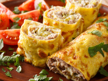 Bifes enrolados com carne moída e abobrinha: receita fácil e simples que vai te fazer lamber os dedos!