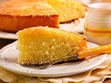 Bolo de laranja molhadinho: receita fácil e deliciosa